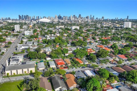 Casa en alquiler en Miami, Florida, 1 dormitorio, 212 m2 № 2026463 - foto 18