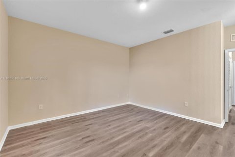 Купить таунхаус в Окленд-Парк, Флорида 3 спальни, 140.65м2, № 1898039 - фото 22