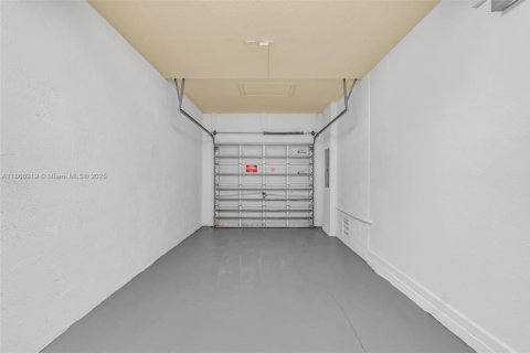 Купить таунхаус в Окленд-Парк, Флорида 3 спальни, 140.65м2, № 1898039 - фото 27