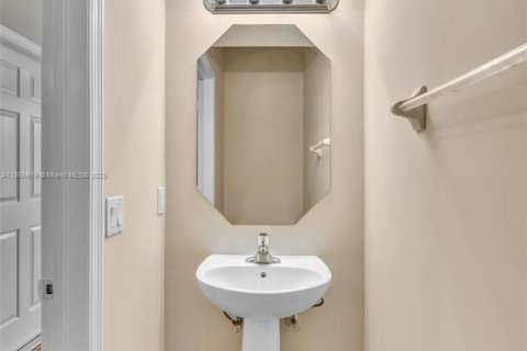 Купить таунхаус в Окленд-Парк, Флорида 3 спальни, 140.65м2, № 1898039 - фото 12