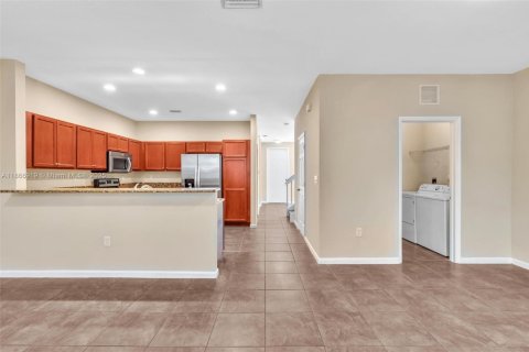 Купить таунхаус в Окленд-Парк, Флорида 3 спальни, 140.65м2, № 1898039 - фото 9