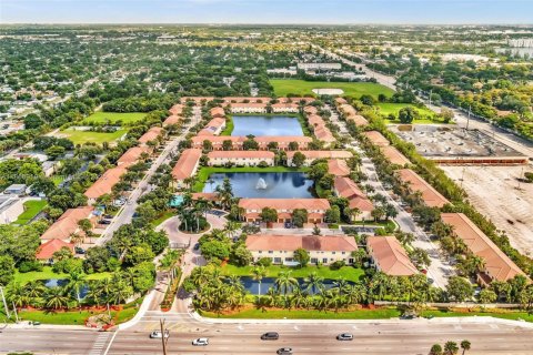 Купить таунхаус в Окленд-Парк, Флорида 3 спальни, 140.65м2, № 1898039 - фото 2