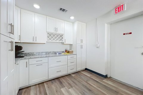 Commercial property in Longwood, Florida 297.47 sq.m. № 2095800 - photo 18