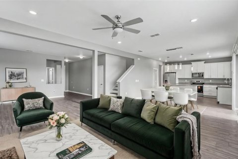 Casa en venta en Haines City, Florida, 5 dormitorios, 287.72 m2 № 2348011 - foto 2