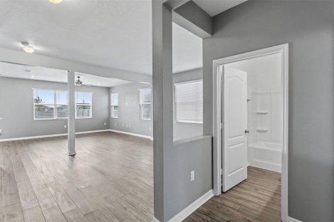 Casa en venta en Haines City, Florida, 5 dormitorios, 287.72 m2 № 2348011 - foto 5