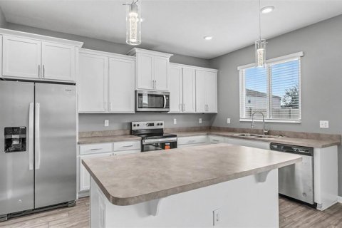 Casa en venta en Haines City, Florida, 5 dormitorios, 287.72 m2 № 2348011 - foto 9