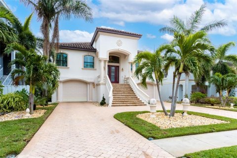 Villa ou maison à vendre à Redington Shores, Floride: 3 chambres, 232.26 m2 № 1866542 - photo 1
