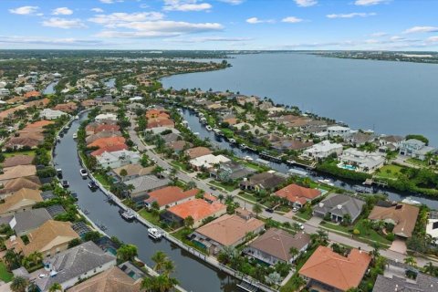 House in Bradenton, Florida 4 bedrooms, 286.6 sq.m. № 2400336