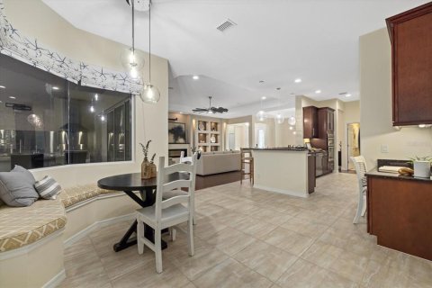 House in Bradenton, Florida 4 bedrooms, 286.6 sq.m. № 2400336 - photo 5