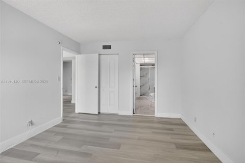 Condo in Boca Raton, Florida, 2 bedrooms  № 2031885 - photo 16