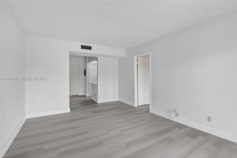 Condo in Boca Raton, Florida, 2 bedrooms  № 2031885 - photo 19