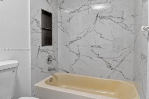 Condo in Boca Raton, Florida, 2 bedrooms  № 2031885 - photo 10