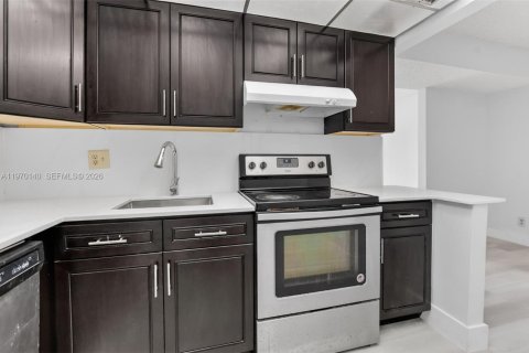 Condo in Boca Raton, Florida, 2 bedrooms  № 2031885 - photo 11