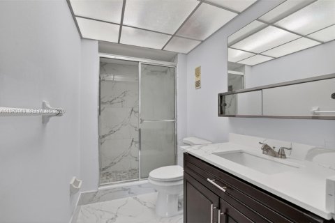 Condo in Boca Raton, Florida, 2 bedrooms  № 2031885 - photo 3