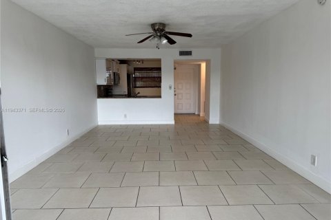 Condo in Davie, Florida, 3 bedrooms № 2001884 - photo 5