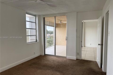 Condo in Davie, Florida, 3 bedrooms № 2001884 - photo 10