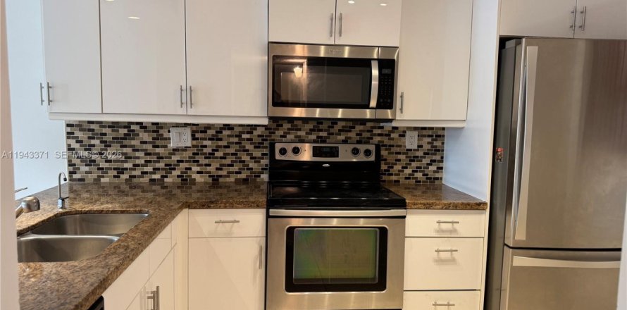 Condo in Davie, Florida, 3 bedrooms № 2001884