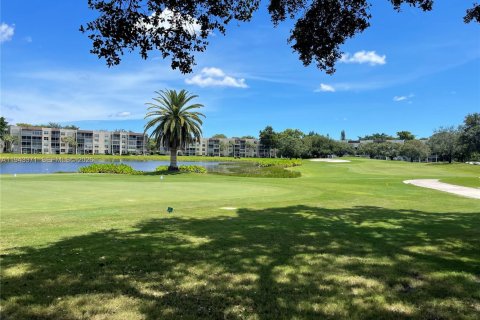 Condo in Davie, Florida, 3 bedrooms № 2001884 - photo 24