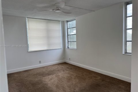 Condo in Davie, Florida, 3 bedrooms № 2001884 - photo 9