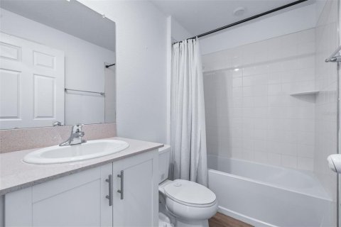 House in Fish Hawk, Florida 4 bedrooms, 171.68 sq.m. № 2377941 - photo 7