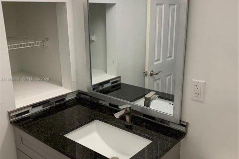 Condominio en alquiler en Pompano Beach, Florida, 1 dormitorio, 72.93 m2 № 2030779 - foto 5
