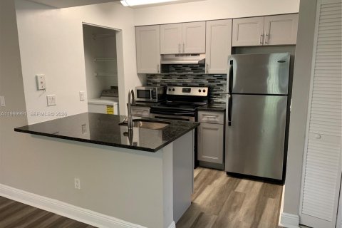 Condominio en Pompano Beach, Florida, 1 dormitorio  № 2030779