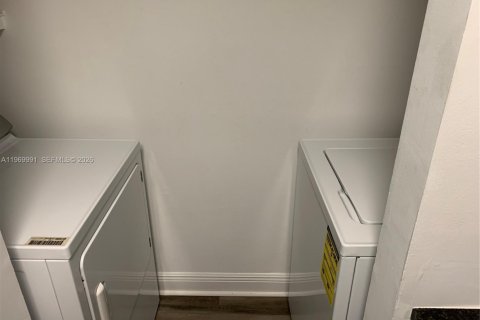 Condominio en alquiler en Pompano Beach, Florida, 1 dormitorio, 72.93 m2 № 2030779 - foto 6