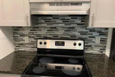 Condominio en alquiler en Pompano Beach, Florida, 1 dormitorio, 72.93 m2 № 2030779 - foto 2