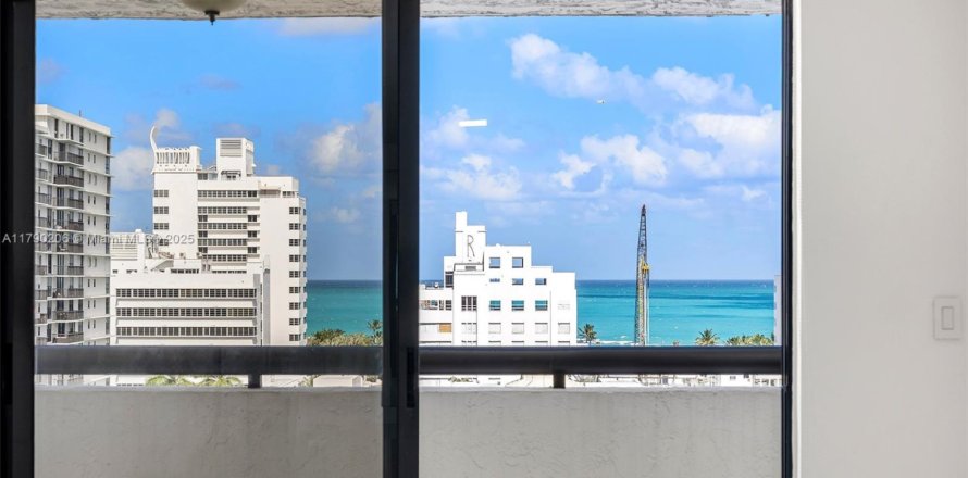 Condominio en Miami Beach, Florida, 2 dormitorios № 1647383