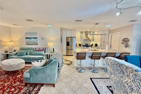 House in Flagler Beach, Florida 4 bedrooms, 239.69 sq.m. № 2122471 - photo 15