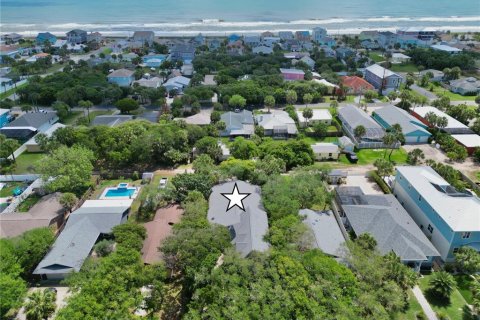 House in Flagler Beach, Florida 4 bedrooms, 239.69 sq.m. № 2122471 - photo 2