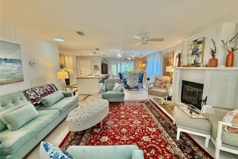 House in Flagler Beach, Florida 4 bedrooms, 239.69 sq.m. № 2122471 - photo 8
