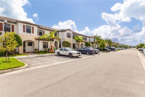 Townhouse in Hialeah, Florida 3 bedrooms, 137.77 sq.m. № 1954678 - photo 5