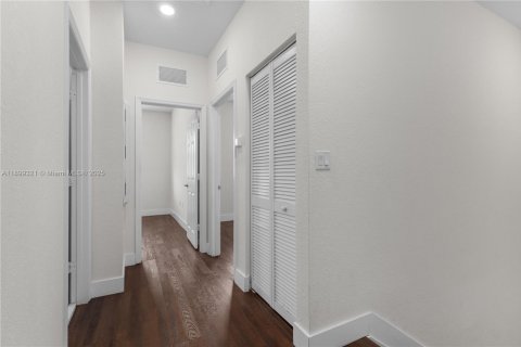 Townhouse in Hialeah, Florida 3 bedrooms, 137.77 sq.m. № 1954678 - photo 21