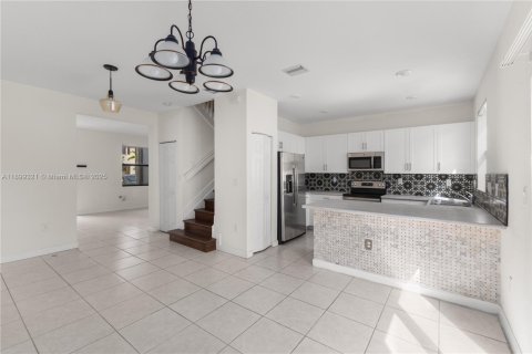 Townhouse in Hialeah, Florida 3 bedrooms, 137.77 sq.m. № 1954678 - photo 14