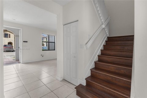 Townhouse in Hialeah, Florida 3 bedrooms, 137.77 sq.m. № 1954678 - photo 19