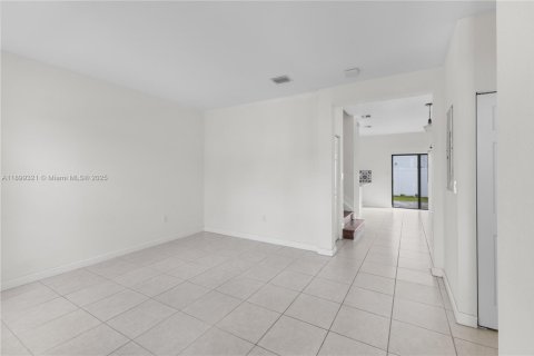 Townhouse in Hialeah, Florida 3 bedrooms, 137.77 sq.m. № 1954678 - photo 7