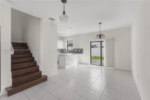 Townhouse in Hialeah, Florida 3 bedrooms, 137.77 sq.m. № 1954678 - photo 13
