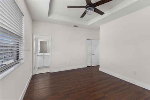 Townhouse in Hialeah, Florida 3 bedrooms, 137.77 sq.m. № 1954678 - photo 23