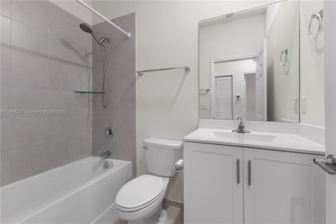 Townhouse in Hialeah, Florida 3 bedrooms, 137.77 sq.m. № 1954678 - photo 27