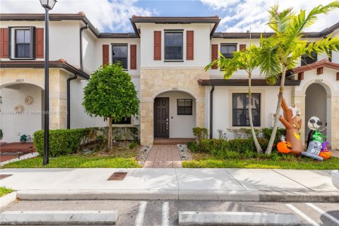 Townhouse in Hialeah, Florida 3 bedrooms, 137.77 sq.m. № 1954678 - photo 1