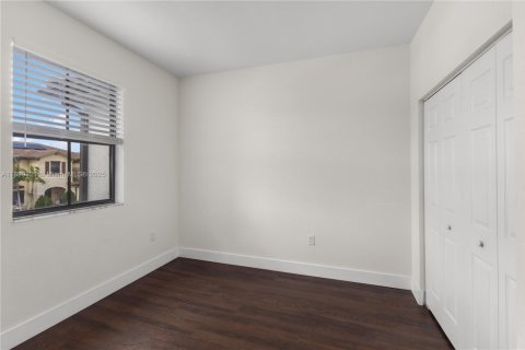 Townhouse in Hialeah, Florida 3 bedrooms, 137.77 sq.m. № 1954678 - photo 26