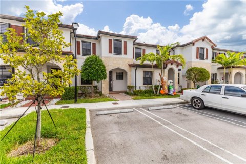 Townhouse in Hialeah, Florida 3 bedrooms, 137.77 sq.m. № 1954678 - photo 2