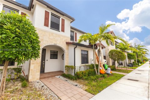 Townhouse in Hialeah, Florida 3 bedrooms, 137.77 sq.m. № 1954678 - photo 6