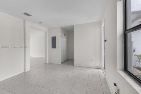 Townhouse in Hialeah, Florida 3 bedrooms, 137.77 sq.m. № 1954678 - photo 9