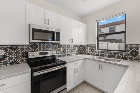 Townhouse in Hialeah, Florida 3 bedrooms, 137.77 sq.m. № 1954678 - photo 18