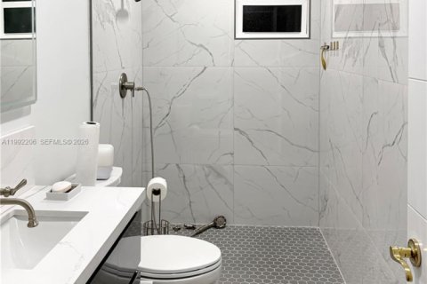 House in Hialeah, Florida 4 bedrooms, 159.88 sq.m. № 2062318 - photo 26