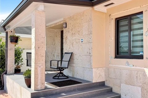 House in Hialeah, Florida 4 bedrooms, 159.88 sq.m. № 2062318