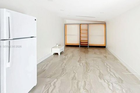 House in Hialeah, Florida 4 bedrooms, 159.88 sq.m. № 2062318 - photo 25