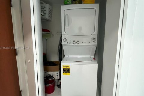 Copropriété à louer à Miami, Floride: 1 chambre, 72 m2 № 1965465 - photo 5